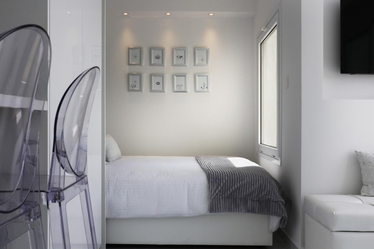 The White Pearl Suite - Beach Front City Centre With Sea View. ลิมาซอล ภายนอก รูปภาพ