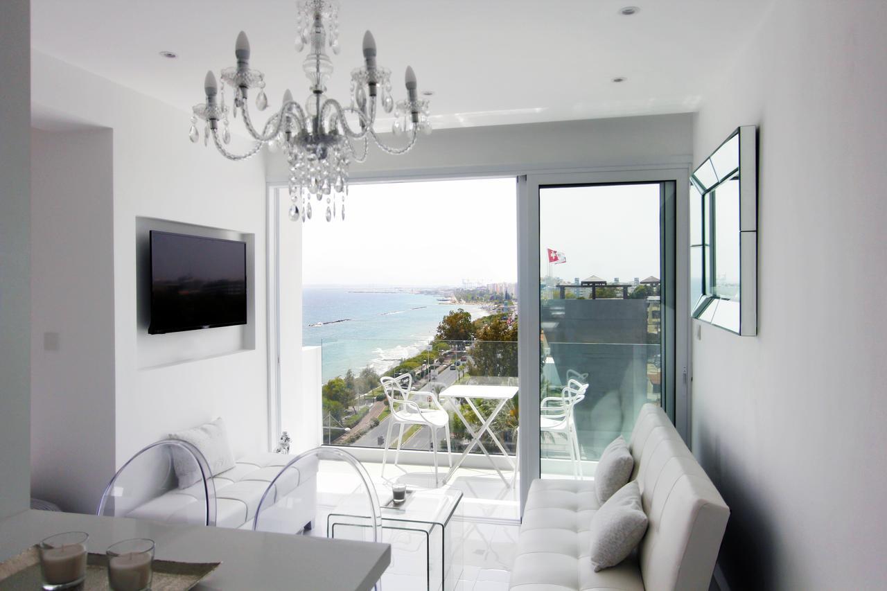The White Pearl Suite - Beach Front City Centre With Sea View. ลิมาซอล ภายนอก รูปภาพ