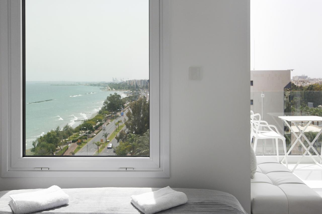 The White Pearl Suite - Beach Front City Centre With Sea View. ลิมาซอล ภายนอก รูปภาพ
