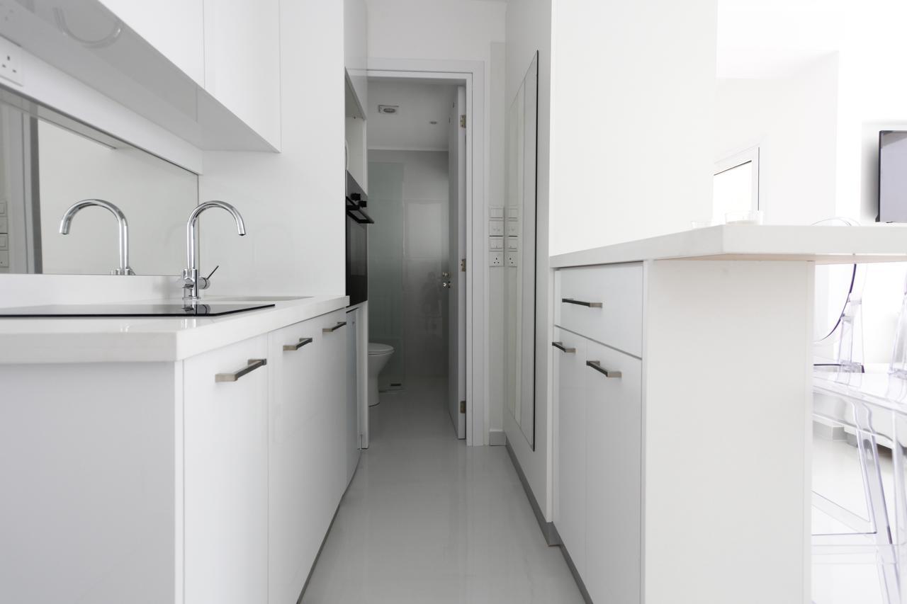 The White Pearl Suite - Beach Front City Centre With Sea View. ลิมาซอล ภายนอก รูปภาพ